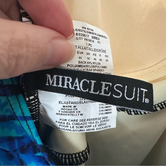 Miraclesuit Siren One Piece in Paka Mayan Women’s Blue/Black Swimsuit Sz 14 GUC - Picture 9 of 10